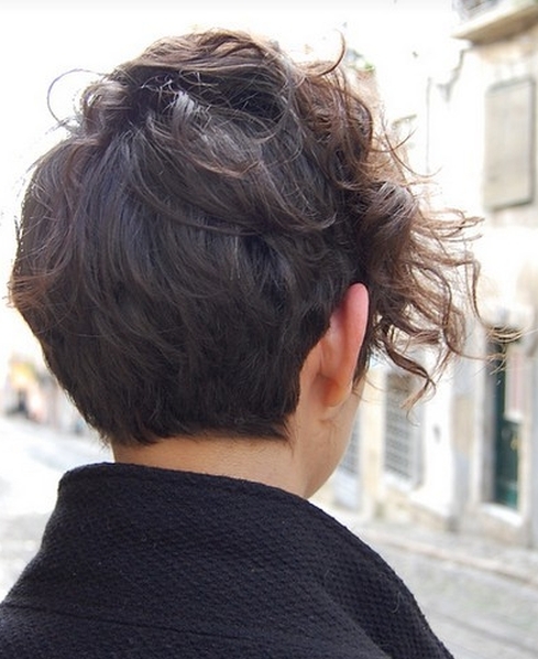 asymetryczne fryzury krótkie uczesanie damskie zdjęcie numer 37A